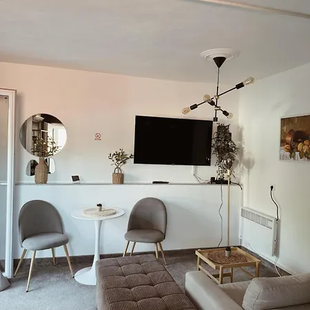Дом отдыха Djulbasca, Cozy Tiny House Free Parking, Near Old Town *